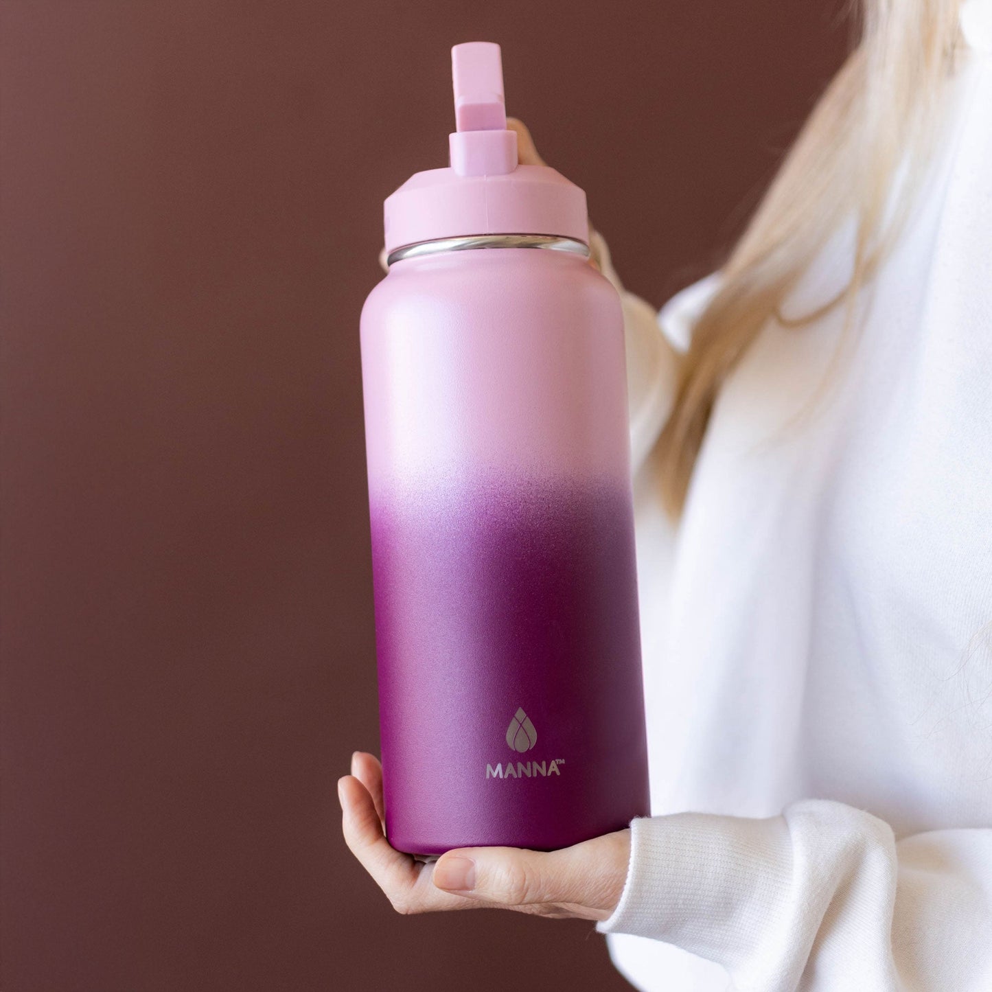 32-oz-powel-bottle-p7 32_Manna_Website_Lifestyles-2.jpg